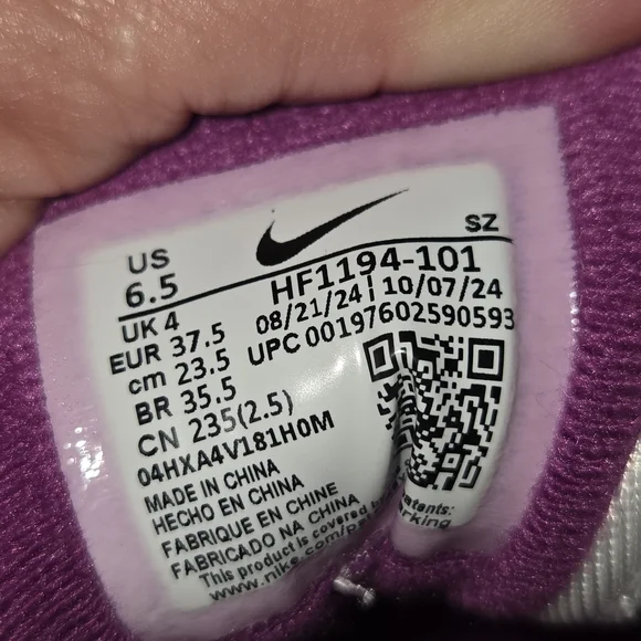 Nike Purple and White Airmax - Picture 5 of 5